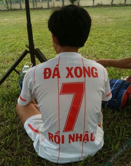 Ten ao bong da “khong the doc hon” cua gioi tre Viet-Hinh-11